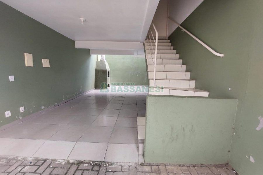 Sobrado com 82m², 2 dormitórios, 1 vaga, no bairro Nossa Senhora do Rosário em Caxias do Sul para Comprar