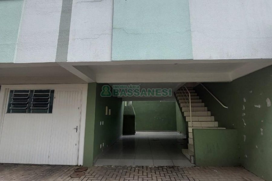 Sobrado com 82m², 2 dormitórios, 1 vaga, no bairro Nossa Senhora do Rosário em Caxias do Sul para Comprar