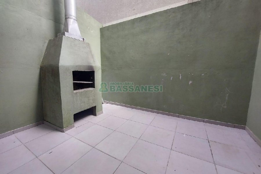 Sobrado com 82m², 2 dormitórios, 1 vaga, no bairro Nossa Senhora do Rosário em Caxias do Sul para Comprar