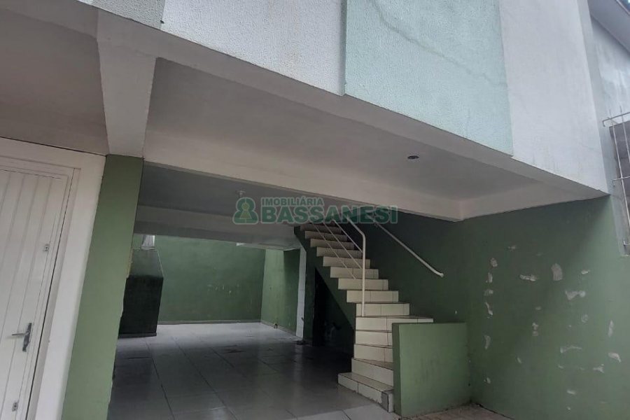Sobrado com 82m², 2 dormitórios, 1 vaga, no bairro Nossa Senhora do Rosário em Caxias do Sul para Comprar