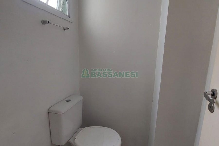 Sobrado com 82m², 2 dormitórios, 1 vaga, no bairro Nossa Senhora do Rosário em Caxias do Sul para Comprar