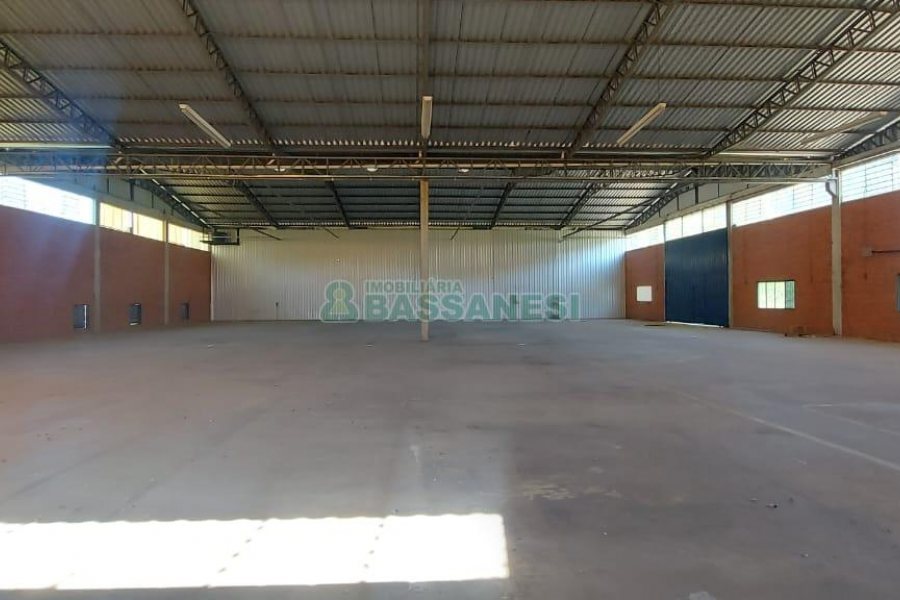 Pavilhão com 2100m², no bairro Linha 40 em Caxias do Sul para Alugar