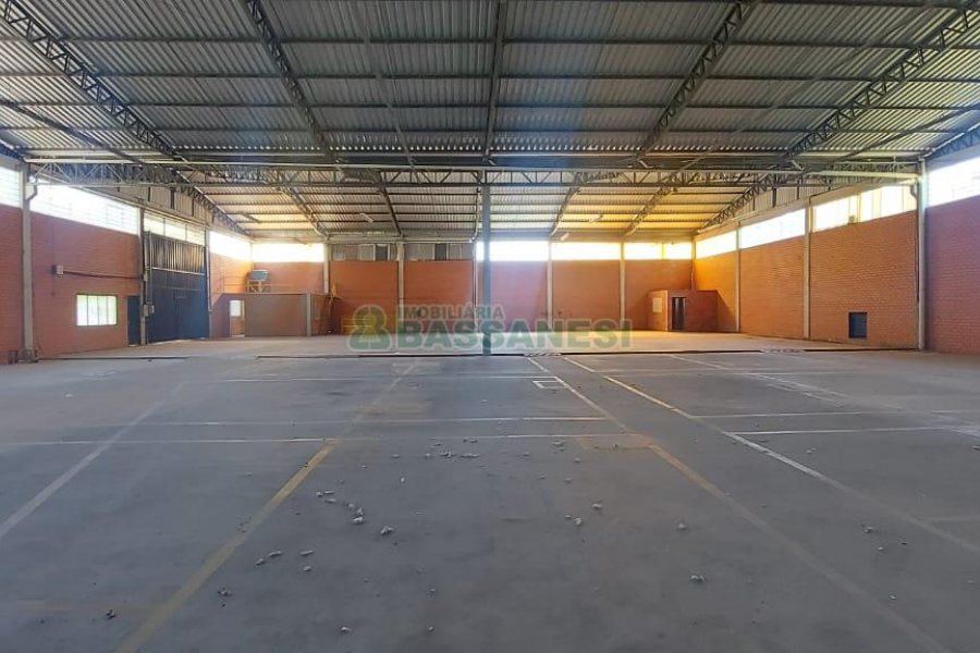 Pavilhão com 2100m², no bairro Linha 40 em Caxias do Sul para Alugar