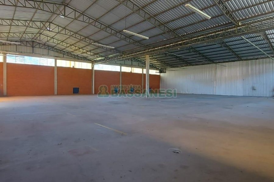 Pavilhão com 2100m², no bairro Linha 40 em Caxias do Sul para Alugar
