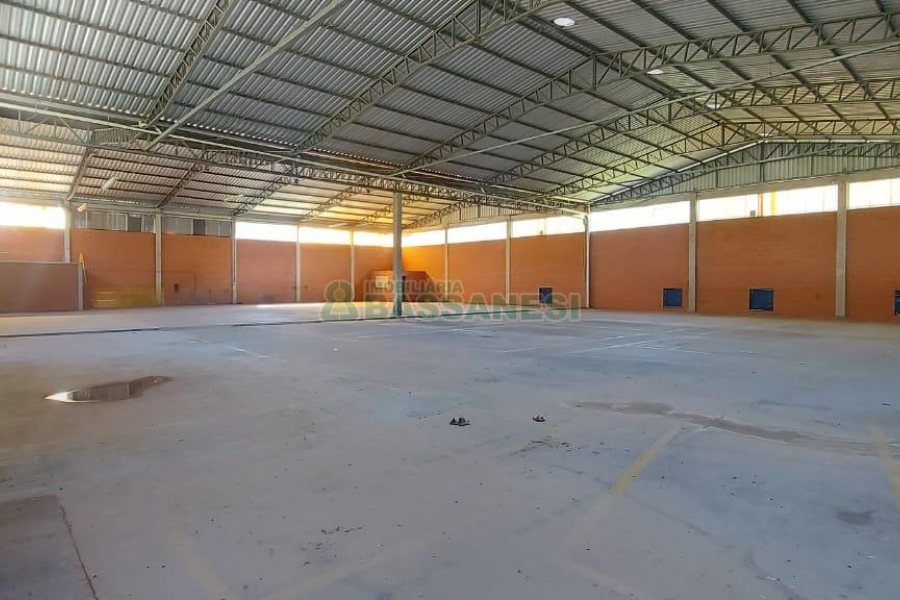 Pavilhão com 2100m², no bairro Linha 40 em Caxias do Sul para Alugar