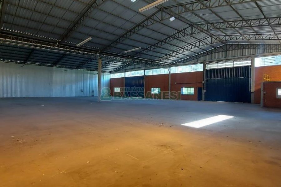 Pavilhão com 2100m², no bairro Linha 40 em Caxias do Sul para Alugar