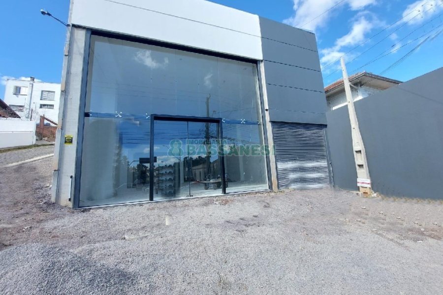 Loja com 500m², 6 vagas, no bairro Medianeira em Caxias do Sul para Alugar