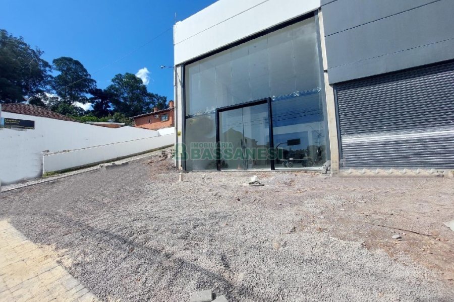 Loja com 500m², 6 vagas, no bairro Medianeira em Caxias do Sul para Alugar