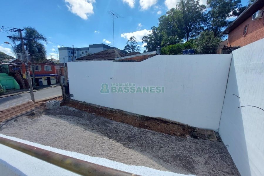 Loja com 500m², 6 vagas, no bairro Medianeira em Caxias do Sul para Alugar