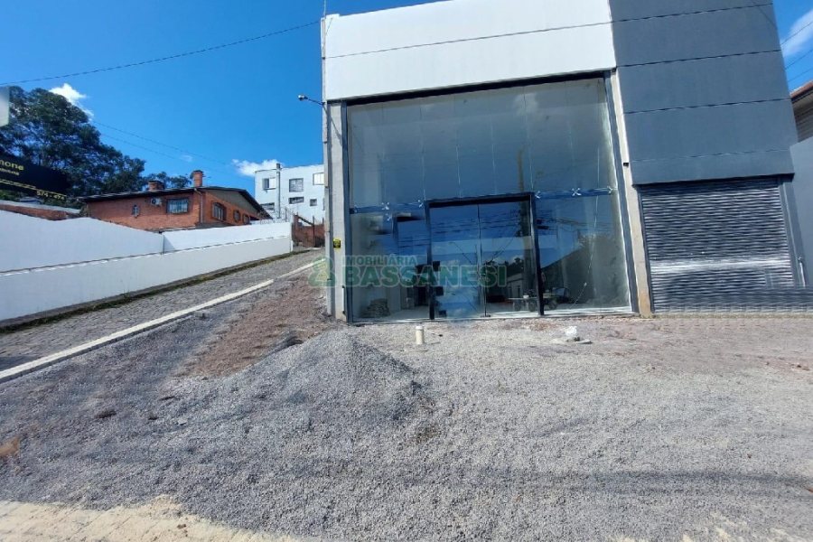 Loja com 500m², 6 vagas, no bairro Medianeira em Caxias do Sul para Alugar