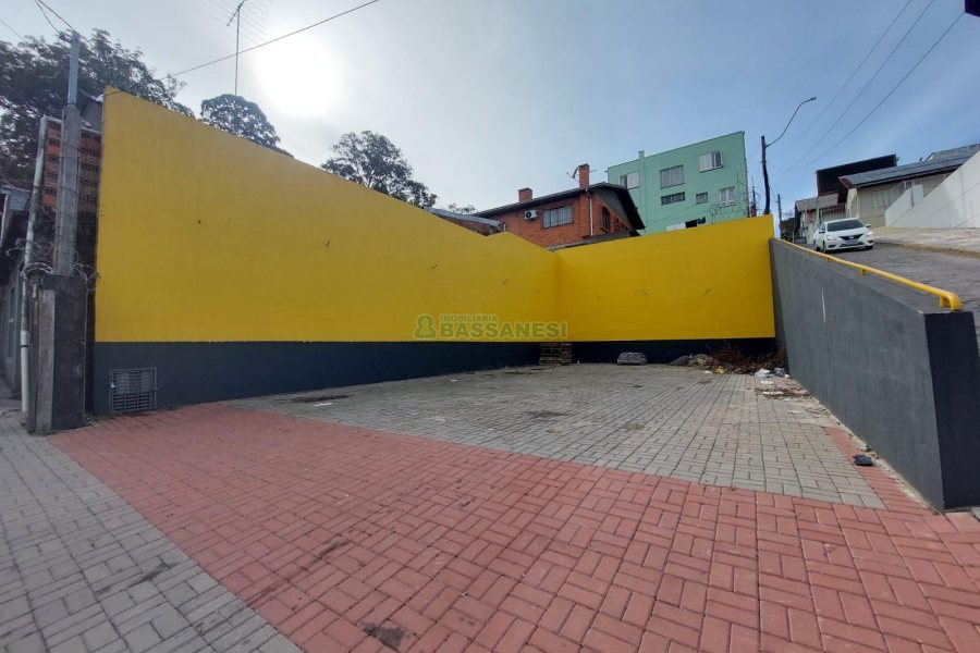 Loja com 500m², 6 vagas, no bairro Medianeira em Caxias do Sul para Alugar