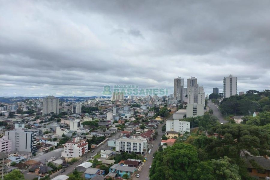 Apto Mobiliado com 37m², 1 dormitório, 1 vaga, no bairro Petrópolis em Caxias do Sul para Comprar