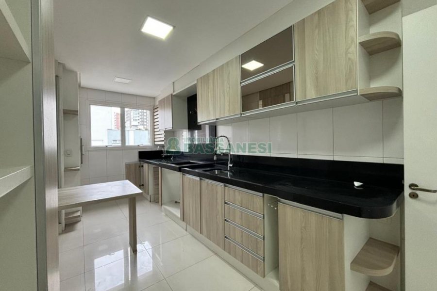 Apartamento com 120m², 3 dormitórios, 2 vagas, no bairro Madureira em Caxias do Sul para Alugar