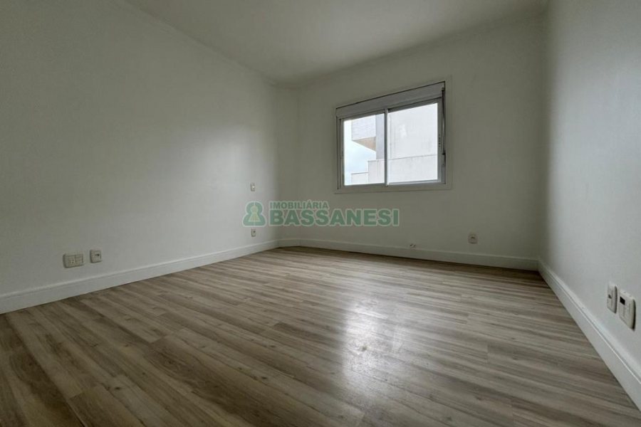 Apartamento com 120m², 3 dormitórios, 2 vagas, no bairro Madureira em Caxias do Sul para Alugar