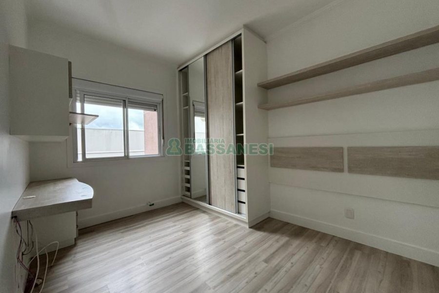 Apartamento com 120m², 3 dormitórios, 2 vagas, no bairro Madureira em Caxias do Sul para Alugar