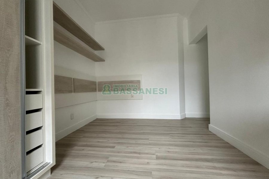 Apartamento com 120m², 3 dormitórios, 2 vagas, no bairro Madureira em Caxias do Sul para Alugar