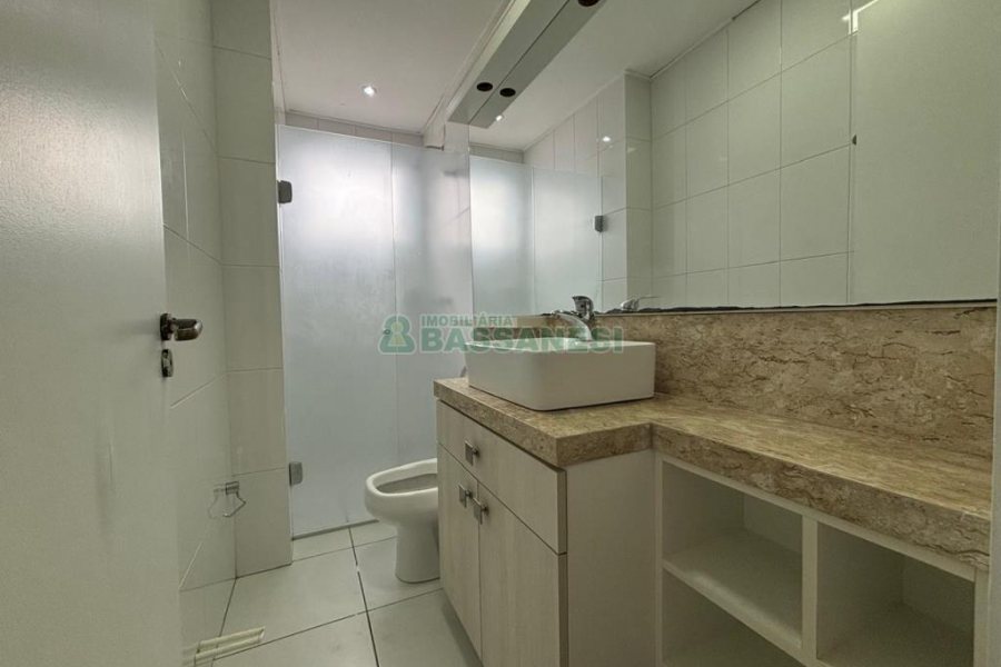 Apartamento com 120m², 3 dormitórios, 2 vagas, no bairro Madureira em Caxias do Sul para Alugar