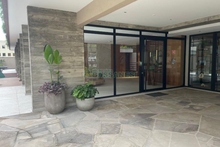 Apartamento com 266m², 3 dormitórios, 2 vagas, no bairro Exposição em Caxias do Sul para Comprar