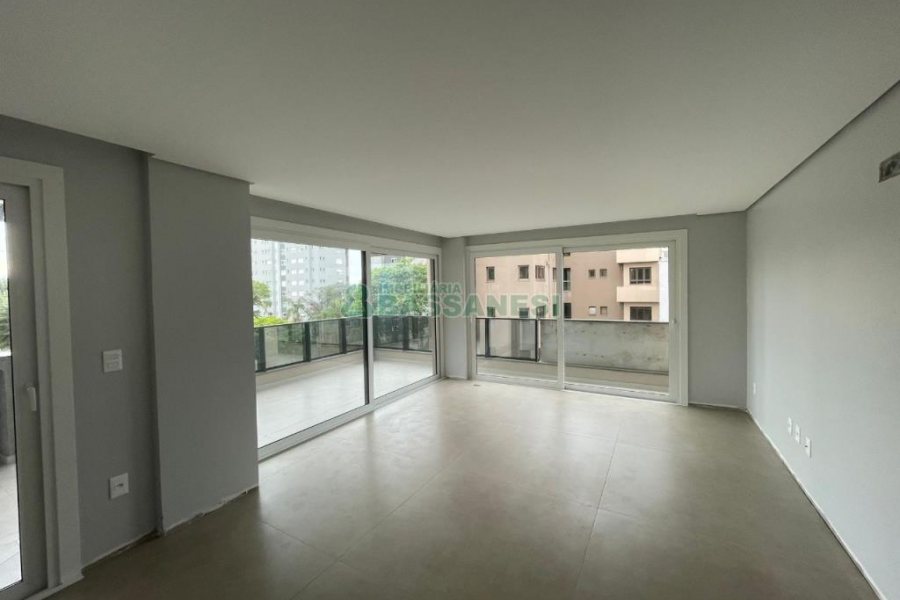 Apartamento com 266m², 3 dormitórios, 2 vagas, no bairro Exposição em Caxias do Sul para Comprar