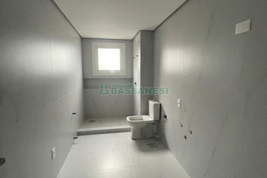 Apartamento com 266m², 3 dormitórios, 2 vagas, no bairro Exposição em Caxias do Sul para Comprar