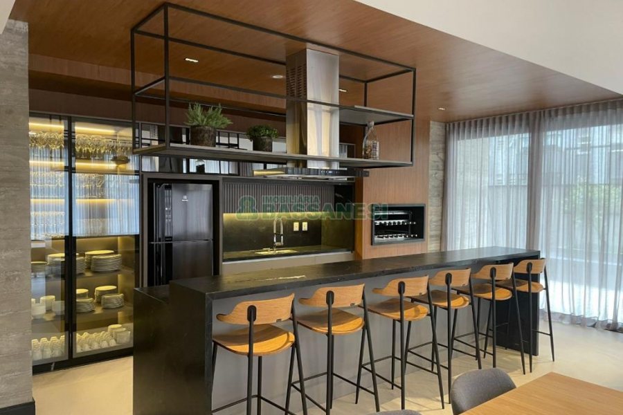 Apartamento com 266m², 3 dormitórios, 2 vagas, no bairro Exposição em Caxias do Sul para Comprar