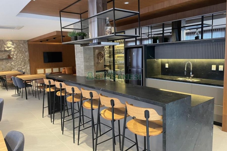 Apartamento com 266m², 3 dormitórios, 2 vagas, no bairro Exposição em Caxias do Sul para Comprar