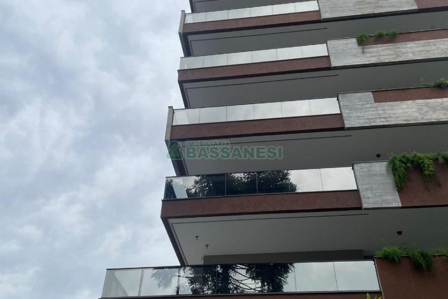 Apartamento com 241m², 3 dormitórios, 2 vagas, no bairro Exposição em Caxias do Sul para Comprar