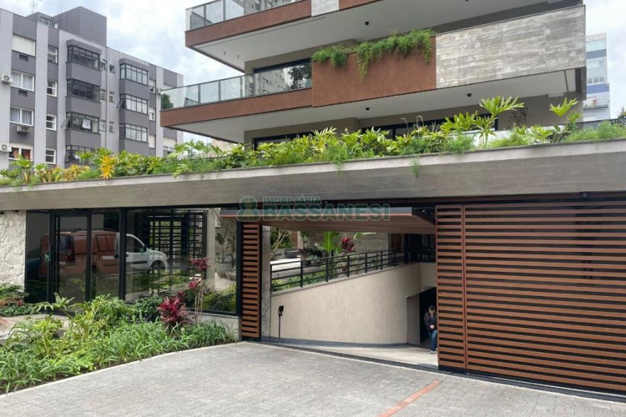 Apartamento com 241m², 3 dormitórios, 2 vagas, no bairro Exposição em Caxias do Sul para Comprar