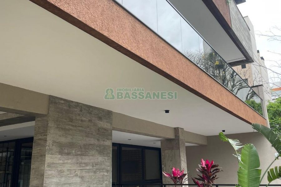 Apartamento com 241m², 3 dormitórios, 2 vagas, no bairro Exposição em Caxias do Sul para Comprar