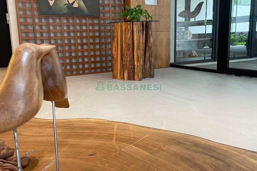 Apartamento com 241m², 3 dormitórios, 2 vagas, no bairro Exposição em Caxias do Sul para Comprar