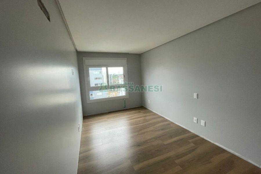 Apartamento com 241m², 3 dormitórios, 2 vagas, no bairro Exposição em Caxias do Sul para Comprar