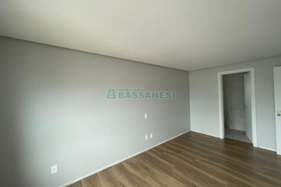 Apartamento com 241m², 3 dormitórios, 2 vagas, no bairro Exposição em Caxias do Sul para Comprar