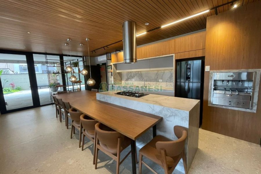 Apartamento com 241m², 3 dormitórios, 2 vagas, no bairro Exposição em Caxias do Sul para Comprar