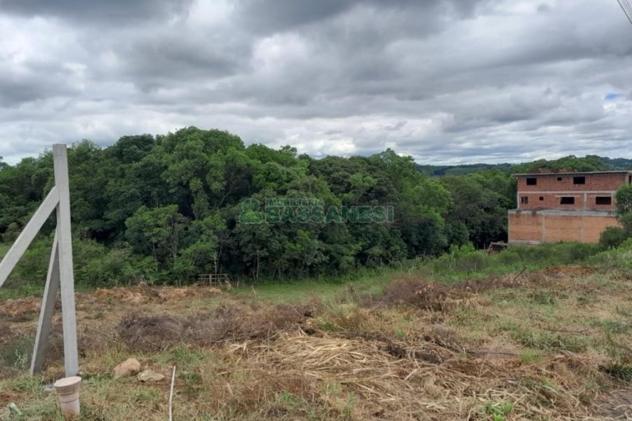 Terreno com 720m², no bairro Monte Bérico em Caxias do Sul para Comprar