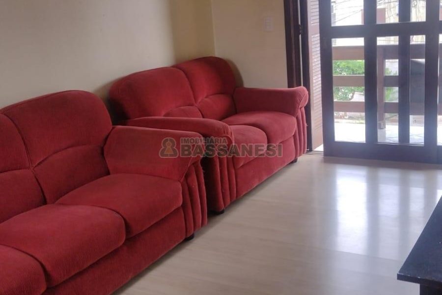 Casa com 297m², 4 dormitórios, 2 vagas, no bairro Medianeira em Caxias do Sul para Comprar