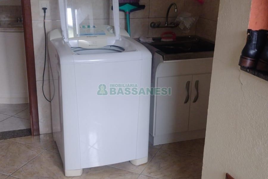 Casa com 297m², 4 dormitórios, 2 vagas, no bairro Medianeira em Caxias do Sul para Comprar