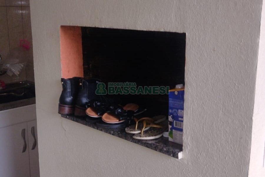 Casa com 297m², 4 dormitórios, 2 vagas, no bairro Medianeira em Caxias do Sul para Comprar