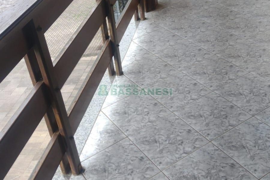 Casa com 297m², 4 dormitórios, 2 vagas, no bairro Medianeira em Caxias do Sul para Comprar