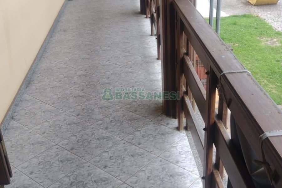 Casa com 297m², 4 dormitórios, 2 vagas, no bairro Medianeira em Caxias do Sul para Comprar