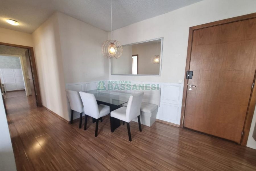 Apto Mobiliado com 86m², 3 dormitórios, 2 vagas, no bairro De Lazzer em Caxias do Sul para Alugar