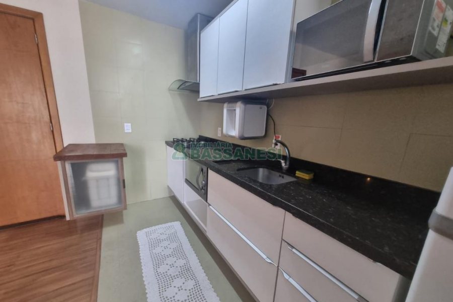 Apto Mobiliado com 86m², 3 dormitórios, 2 vagas, no bairro De Lazzer em Caxias do Sul para Alugar