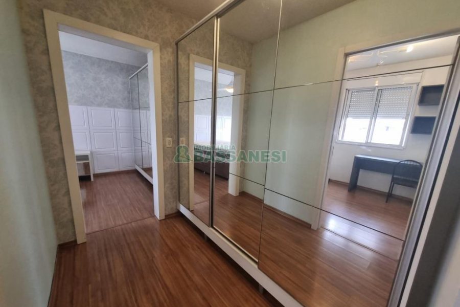 Apto Mobiliado com 86m², 3 dormitórios, 2 vagas, no bairro De Lazzer em Caxias do Sul para Alugar