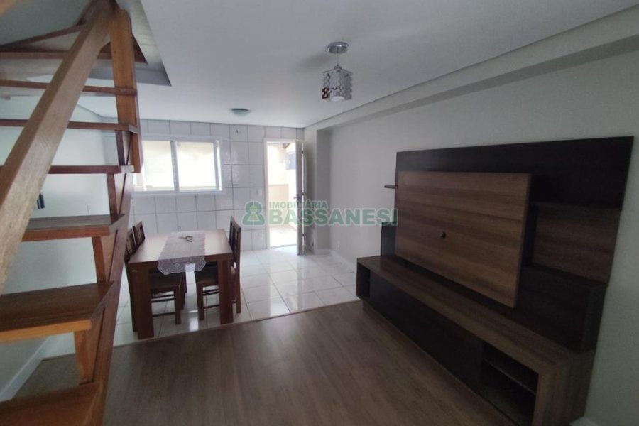 Sobrado com 62m², 2 dormitórios, 1 vaga, no bairro São Luiz em Caxias do Sul para Comprar