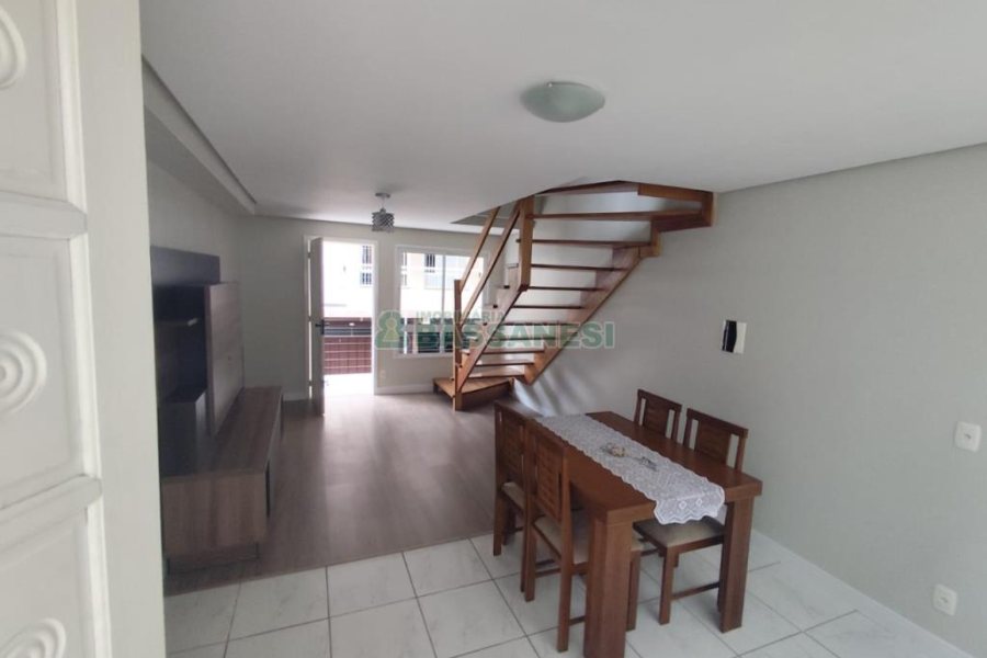 Sobrado com 62m², 2 dormitórios, 1 vaga, no bairro São Luiz em Caxias do Sul para Comprar