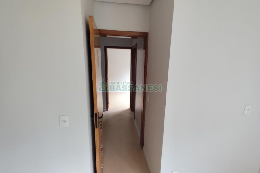 Sobrado com 62m², 2 dormitórios, 1 vaga, no bairro São Luiz em Caxias do Sul para Comprar