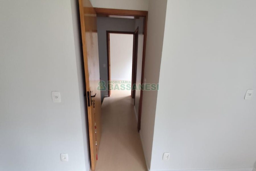 Sobrado com 62m², 2 dormitórios, 1 vaga, no bairro São Luiz em Caxias do Sul para Comprar