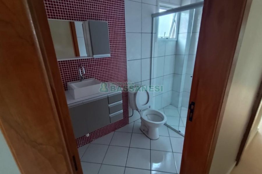 Sobrado com 62m², 2 dormitórios, 1 vaga, no bairro São Luiz em Caxias do Sul para Comprar