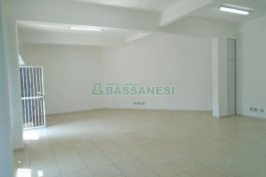 Loja com 82m², no bairro Exposição em Caxias do Sul para Comprar