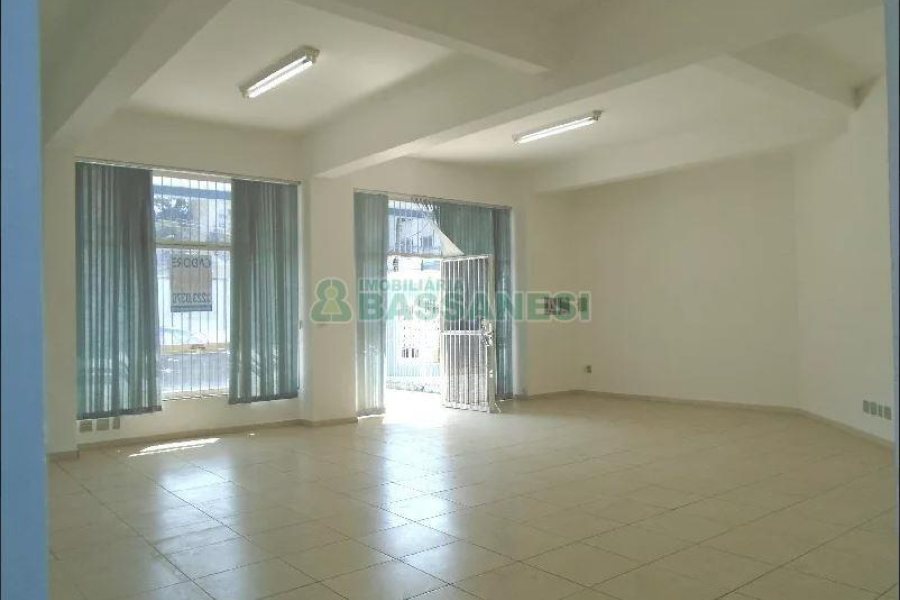 Loja com 82m², no bairro Exposição em Caxias do Sul para Comprar