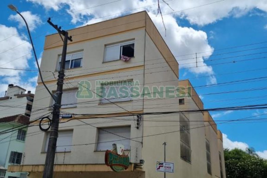 Apartamento com 90m², 2 dormitórios, 1 vaga, no bairro Centro em Caxias do Sul para Comprar